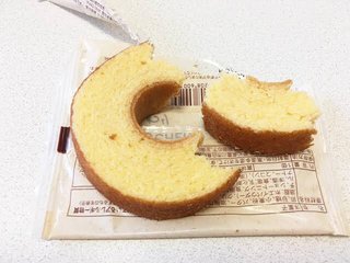 【画像】　潔癖症はこのパンの置き方が気に入らないらしいいらしい・・・