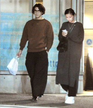 賀来賢人と榮倉奈々が焼き鳥ディナー 夜を満喫か