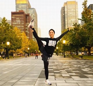 平祐奈、綺麗なY字バランス“YUNAポーズ”披露