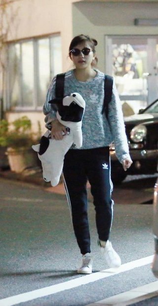 川口春奈、ぬいぐるみ片手にディナー