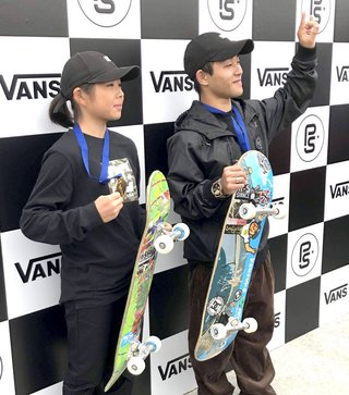 スケボー女子 岡本碧優（13）が日本人初の大技決めた