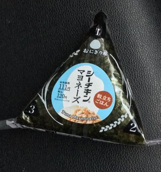 旦那（23歳）のお昼毎日このおにぎり。写