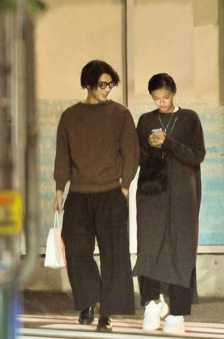賀来賢人と榮倉奈々が焼き鳥ディナー 夜を満喫か