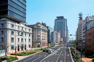 【兵庫】１７歳が車運転、パトカーに追跡され４キロ逃走　別の車に衝突し、児童含む６人けが