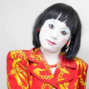 妄想する男。あけみってダレノガレ明美のこと？