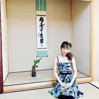 神田うの、茶道の行事「炉開き」へ出席　肩出しワンピ姿に戸惑う声も