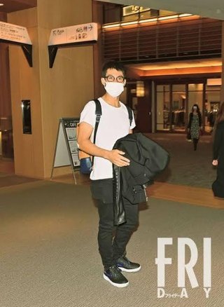 右ひじ手術直後の錦織圭が交際４年の彼女との「結婚」…