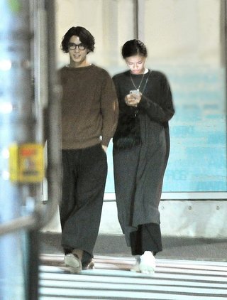 賀来賢人と榮倉奈々が焼き鳥ディナー 夜を満喫か