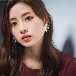 石原さとみって絶対整形してないよね？