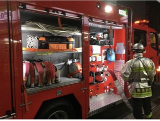 三菱重工工場で火災　消火活動続く