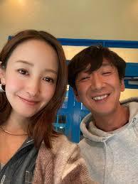 黒木瞳、「東京０３」飯塚の長女誕生を祝福　ライブイベントで軽快なステップ披露