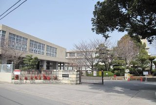 【兵庫】中学教諭、教室で「みんな顔を伏せろ」　生徒の腹を殴る