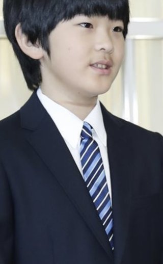 悠仁さまの首にできた謎のアザ