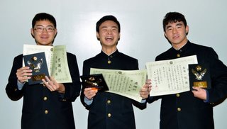 【長崎】模試の後、水路に落ちた女性救助　受験生３人に感謝状