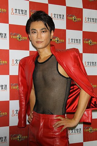 氷川きよし、乳首を見せながら自身の胸中を語る