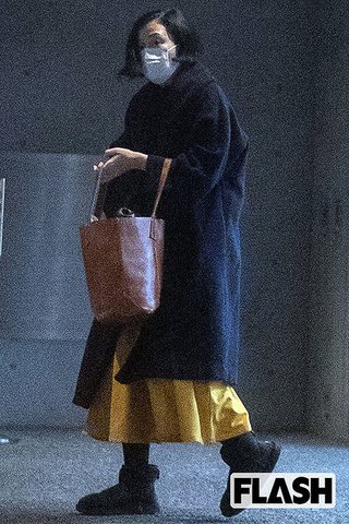 坂井真紀【有名カメラマン夫と別居中】背後に19歳愛人