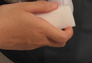 【京都】3歳の保育園児、研磨スポンジで頬こすられやけど　右京