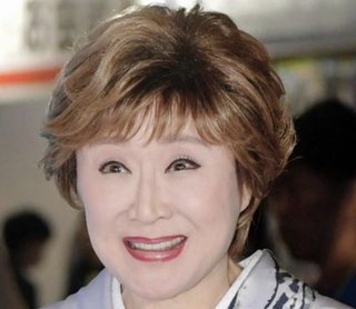 純粋に知りたい。小林幸子さんのメイクはステージ用？