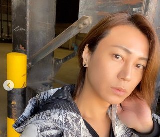 氷川きよし、乳首を見せながら自身の胸中を語る