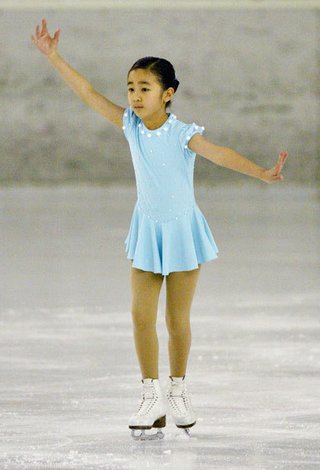 佳子さま、今度は「手袋したまま焼香」で炎上…　秋篠宮家になおも逆風