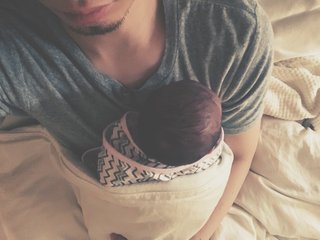 水嶋ヒロ（35）、次女を抱っこの“ほっこり”ショット公開　反響多数