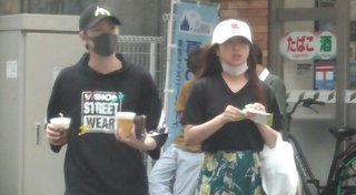 日向坂46の「バラエティクイーン」が8頭身イケメンモデルと熱愛デート《接近2ショット》