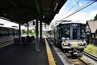 JR西電車がベビーカー置き去り発車、線路に落ち2歳児軽傷　母親バカなの？