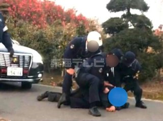 馬乗り、両手で顔を…警察官3人に制圧された男性が意識失い死亡 捉えられた“取り押さえの瞬間”