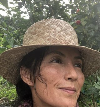 クリスマスのCMでブレークした美人女優・吉本多香美【現在は自給自足の生活】