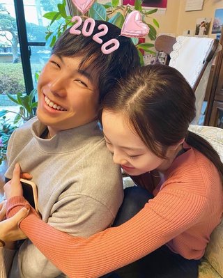 本田真凜、兄とカップル風2ショット