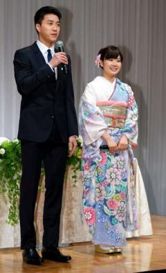 福原愛さん、江宏傑夫妻　金髪＆金色コーデを披露「愛ちゃん足細すぎ」「似合ってる」の声