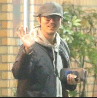 新井浩文 保釈中の懲りない酒場通い…降谷建志の店へ深夜訪問