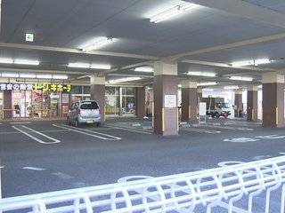 【愛知】駐車場で車内にいた赤ちゃん死亡【トイレから戻った母親気付く】