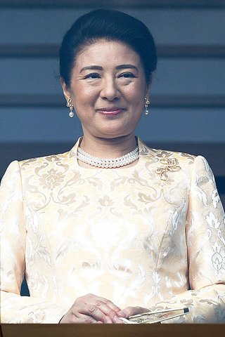 引退騒動で英女王が手腕発揮【眞子さまの結婚問題は雅子さまの助言次第か】