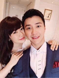 福原愛さん、江宏傑夫妻　金髪＆金色コーデを披露「愛ちゃん足細すぎ」「似合ってる」の声