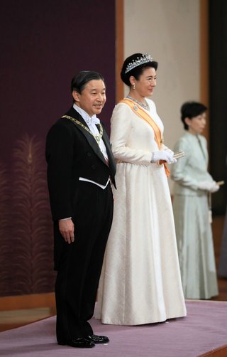 陛下「国民の幸せと国の発展を祈ります」　皇居で新年祝賀の儀