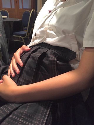 女子高生の妊婦姿