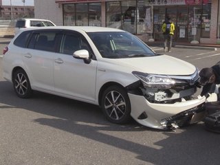 【岐阜】男性（79）運転の車　前向き駐車中にコンビニへ突っ込む