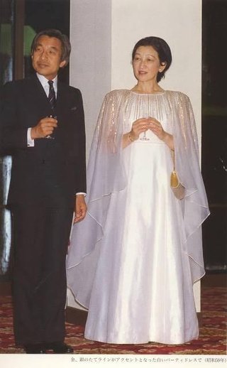 佳子さまの巻き髪が一昔前の君島十和子みたいになってる