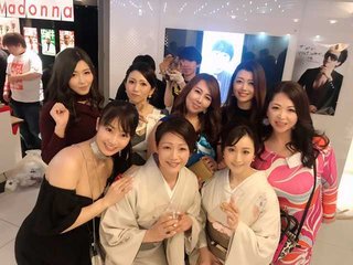 人気熟女の集合写真