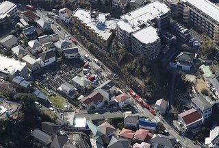 【神奈川】逗子で斜面崩落　1人死亡　通行中の18歳女性か