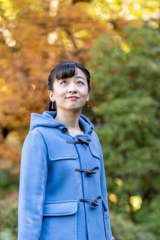 佳子さまの巻き髪が一昔前の君島十和子みたいになってる