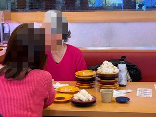 スシローでお米を大量に残す女性二人組が話題になってるけど