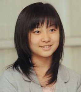 佳子さまの巻き髪が一昔前の君島十和子みたいになってる