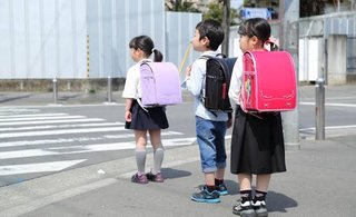 【神奈川】因縁付け、下校中の児童に暴行　BBA（69）逮捕