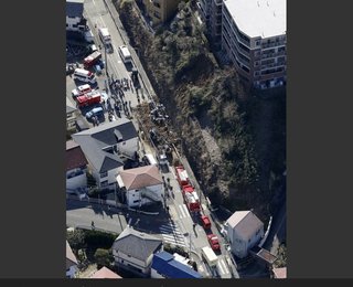 神奈川・逗子で斜面崩落　