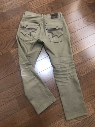 旦那がダサい。会社がビジカジオッケーになり、今日も変な格好で出勤した。