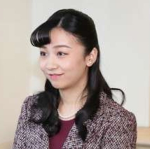 佳子さまの巻き髪が一昔前の君島十和子みたいになってる