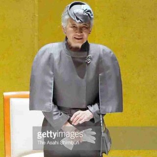 佳子さまの巻き髪が一昔前の君島十和子みたいになってる