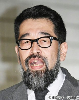 槇原被告「ボロボロ歯」の謎を追跡　あごヒゲ、荒れた肌に前歯１本